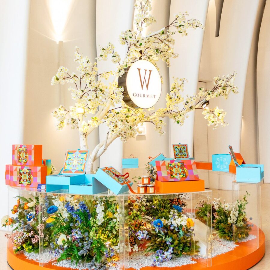 Trang trí không gian showroom ngày Tết